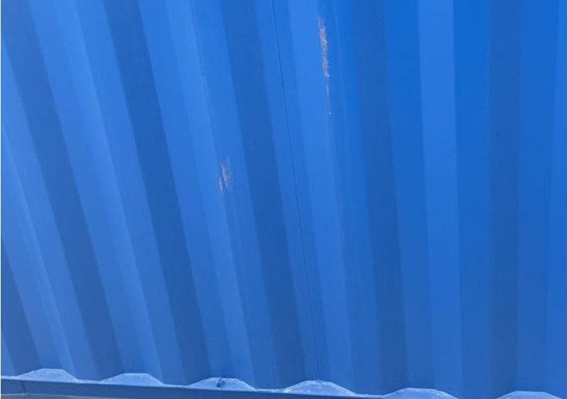One-Way Shipping Damage Beispiel – Wandkratzer Container